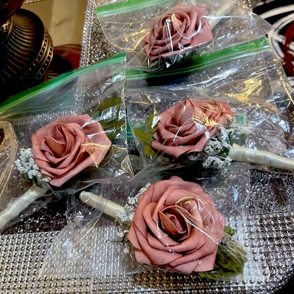 Wedding bouquets (4) and boutonnières (4) - Picture 2 of 13